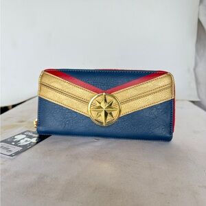 NEW- RARE Disneyland Paris Captain Marvel Loungefly Wallet HEART PLAQUE
